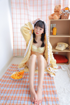 女性透明胸罩无遮挡